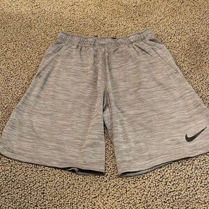 Nike Gray Athletic Shorts Size Medium in EUC